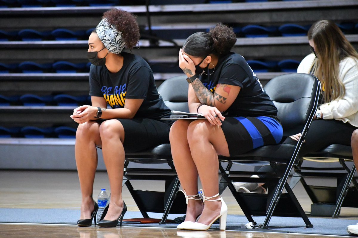 When you call a timeout to draw up a play but they have their own agenda 🤦🏽‍♀️😂