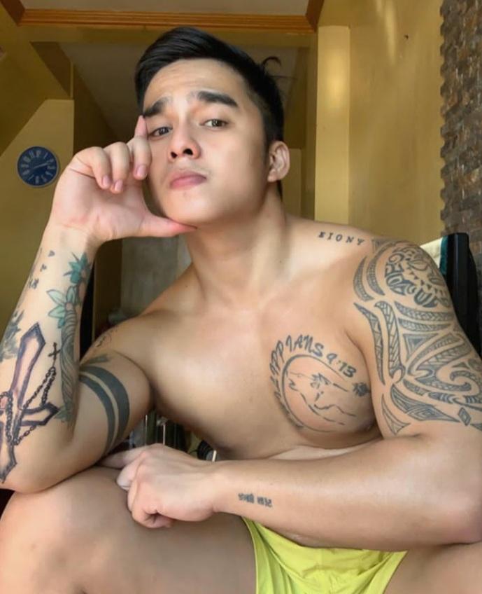 MakisigPinoy's tweet photo. 👉👉👉 IG : heypapiandres
.
.
.
@MakisigPinoy #heypapiandres #pinoymakisig #hotpinoy #pinoysexiest #fitness #fitnessmodels #fitnessmotivation #sexypinoy #fitspiration #pinoybae 
#pinoyfitness #pinoygram #asianboy #hotasian #hunk #pinoyhunks
CTTO https://t.co/WLv0ERhUmd