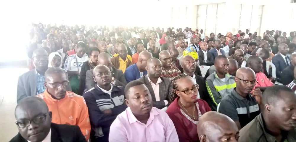 Ndashimiye cane Indongozi za @NgoziProvince ku butumire bampaye kugira nifatanye n'imvukira mu nama yabaye ku musi w'ejo. Nasavye indongozi gutera iteka intara yacu mu kugira umutima w'ubuvyeyi, urangwa n'ubwizigirwa n'ubuntu nk'uko Nyenicubahiro <a href="/GeneralNeva/">SE Evariste Ndayishimiye</a> yama yabiduhanuye.