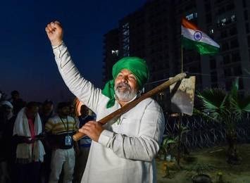 soundarc2001's tweet photo. #RakeshTikait calls on farmers for 'tractor revolution'

Mr. Tikait on February 6 called on peasants across the country to join the #TractorRevolution as part of the ongoing protests at Delhi's borders against the new agri laws introduced by the Centre.

 #FarmersProtests https://t.co/y2AAId0PLu