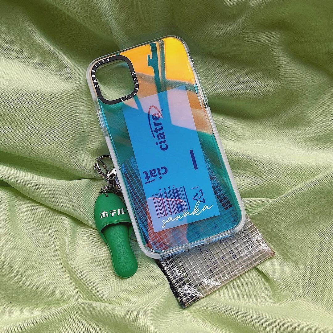 CasetifyT's tweet photo. หลายๆคนคงงงกัน ว่าทำไมเคสนี้ถึงมองมุมไหนก็เปลี่ยนสี เคสนี้เป็นสีที่ออก���บบมาโดยอาจจะมีการเปลี่ยนแปลงตามการเคลื่อนไหวของแสง ดูมุมนี้ก็สีนึง อีกมุมนึง ก็อีกสีนึง 🤩 (สามารถใส่ตัวอักษรได้ไม่เกิน 8 ตัวอักษร) สั่งซื้อผ่าน Line ได้แล้ววันนี้ 🛒🤍 https://t.co/fgE4fTTJl6