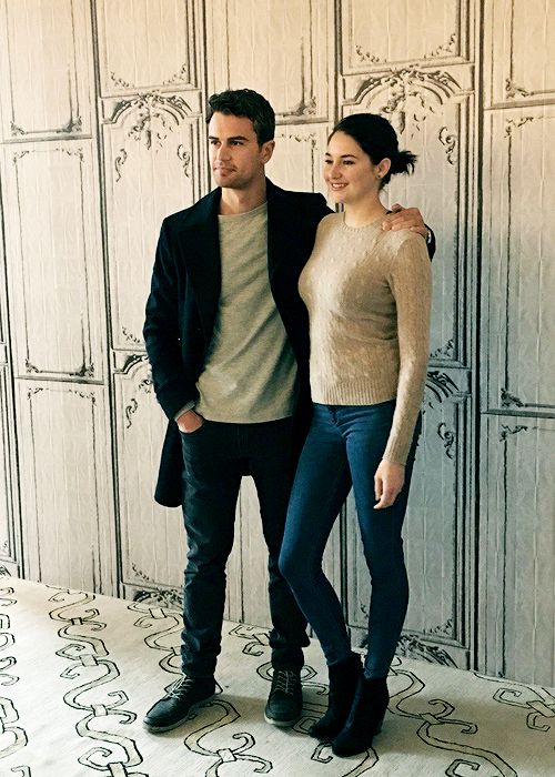 Since Shailene Woodley apparently just got engaged 2 Aaron Rodgers, it feels like a good time 2 post some gifs/pics of her & her Divergent costar (& my mancrush) Theo James. And since Theo's in  #Sanditon & someone needs 2  #SaveSanditon, I'm using those hashtags!  #SanditonPBS