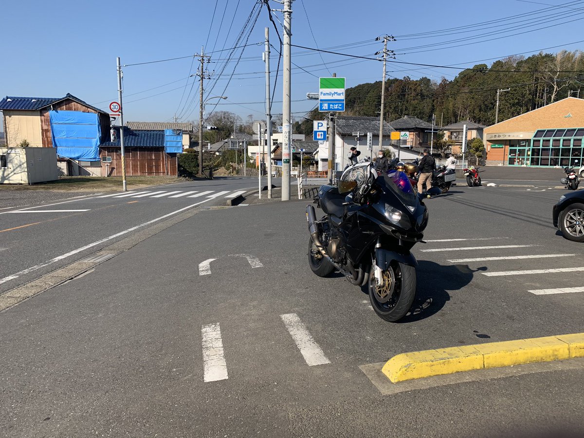 keibows's tweet photo. 久々にバイク乗ったわ‥
年末に追突事故貰って、
ムチウチ症状だったからなぁ‥
リハビリライドだな。 https://t.co/mA9uf02Pwn