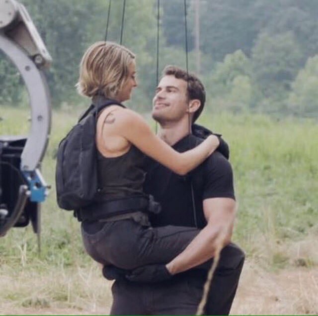 Since Shailene Woodley apparently just got engaged 2 Aaron Rodgers, it feels like a good time 2 post some gifs/pics of her & her Divergent costar (& my mancrush) Theo James. And since Theo's in  #Sanditon & someone needs 2  #SaveSanditon, I'm using those hashtags!  #SanditonPBS