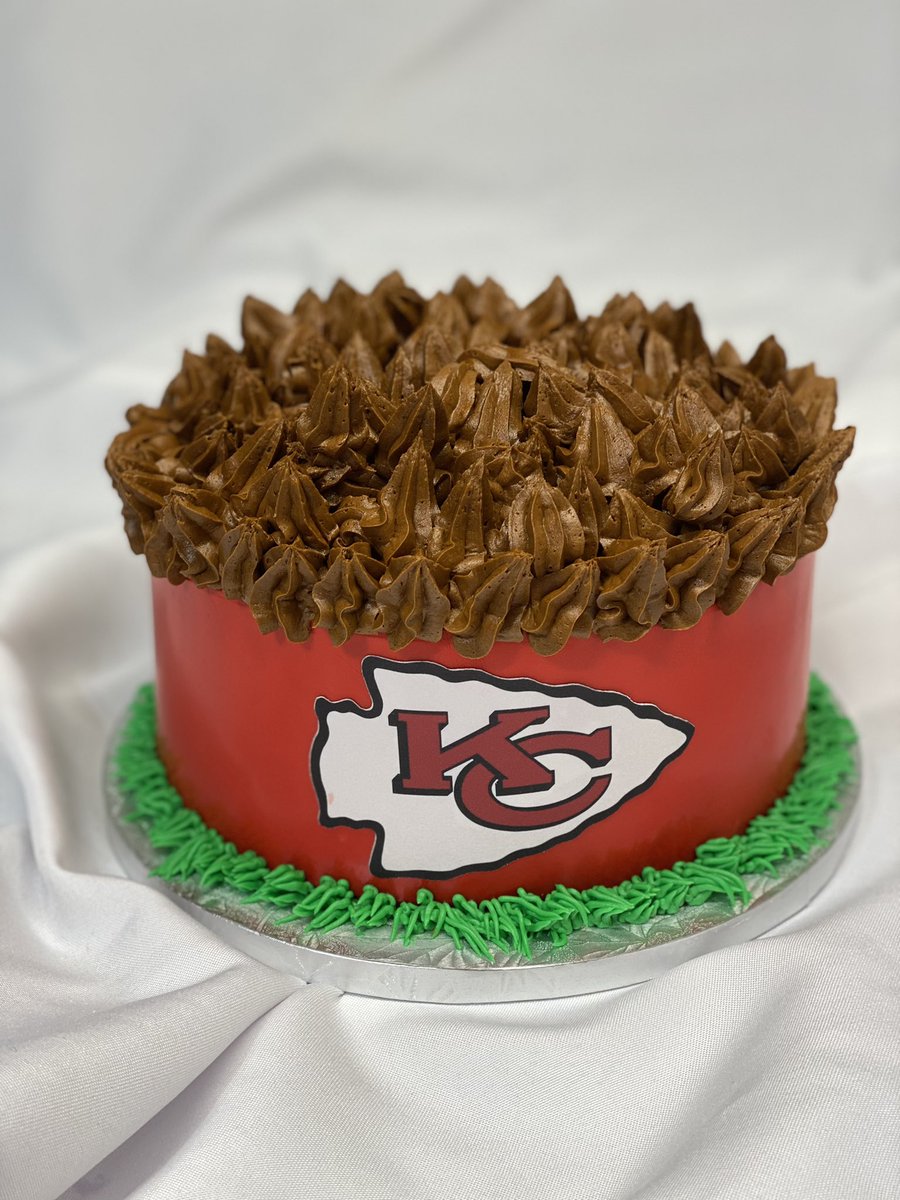 becrosswhite's tweet photo. Loved doing this cake!!! A tribute to the GOAT @PatrickMahomes !! Go CHIEFS!!! https://t.co/HOm2L18S2Q