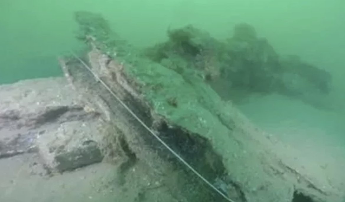 Nice little piece on the @RCE_Maritiem @HistoricEngland #Rooswijk Dutch VOC shipwreck excavations... 🤿⚓️🌊 
express.co.uk/news/world/139…
#shipwrecks #maritime #archaeology #UnderwaterHeritage #Netherlands #England