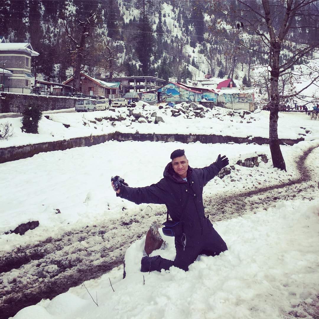 Travelwithstran's tweet photo. Just another day traveling and enjoying the beauty of Mother Earth.
#travel #traveling #manali #snowfall #followtofollow #traveldiaries #travelblogger#instadailyphoto #travelgoals #travellife #travelvlog #travelvlogger #instadaily #traveltheworld #travelwithstrangers https://t.co/IghvbffPZ9