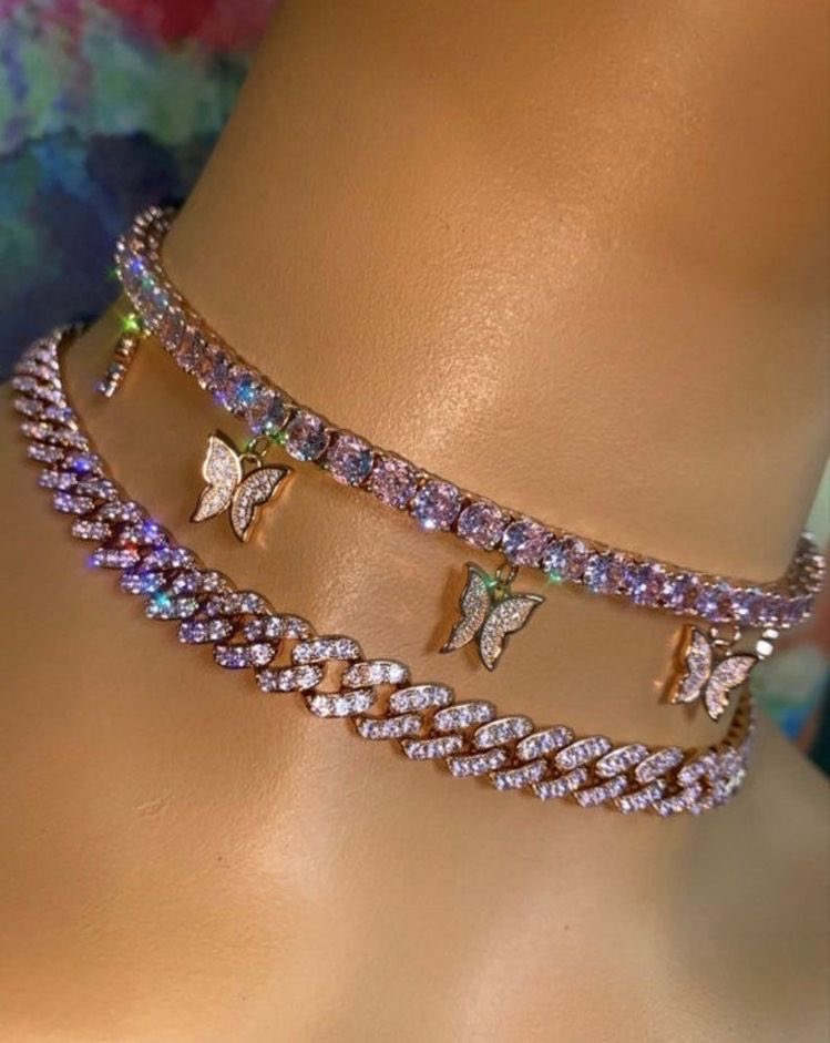 aesthetically pleasing jewelry: a satisfying thread 