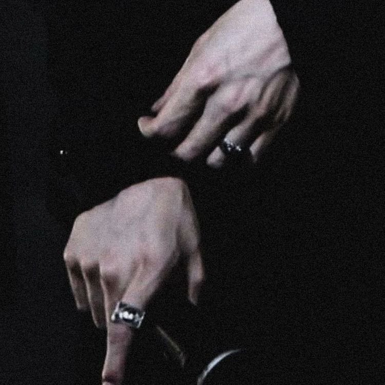 aesthetically pleasing jewelry: a satisfying thread 