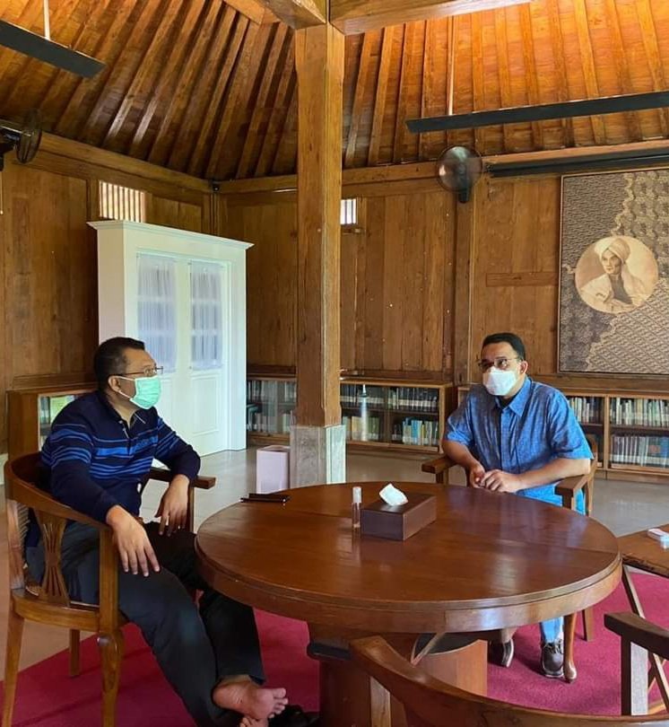 Pagi ini bersilaturrahim dan ngobrol santai di kediaman Gubernur DKi Jakarta. Suguhan sarapannya luar biasa, sampai lupa waktu...😊