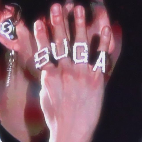 aesthetically pleasing jewelry: a satisfying thread 