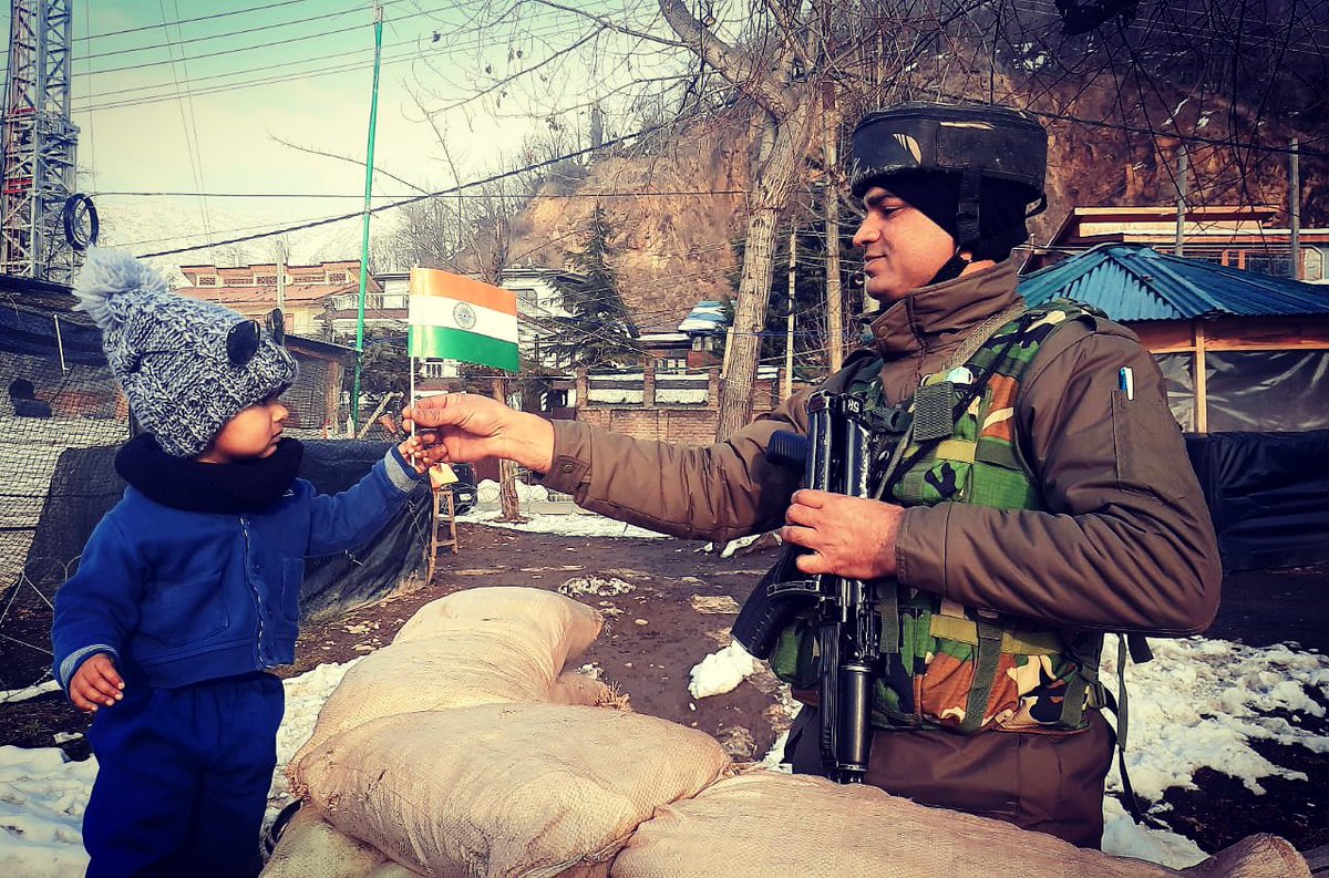 खुशी सच्ची हो गई, जश्‍न सच्चा हो गया।
मैं मिला बच्चों से, और मैं भी  बच्चा हो गया।

<a href="/crpfindia/">🇮🇳CRPF🇮🇳</a> in #Kashmir .