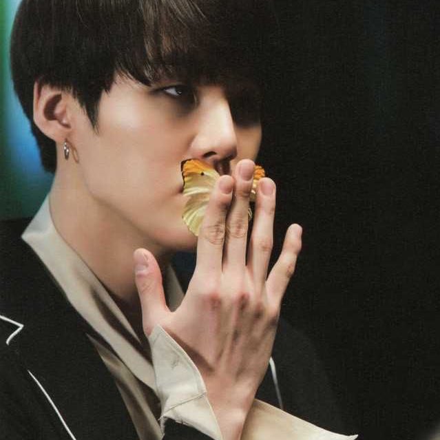 aesthetically pleasing jewelry: a satisfying thread 