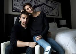 Since Shailene Woodley apparently just got engaged 2 Aaron Rodgers, it feels like a good time 2 post some gifs/pics of her & her Divergent costar (& my mancrush) Theo James. And since Theo's in  #Sanditon & someone needs 2  #SaveSanditon, I'm using those hashtags!  #SanditonPBS