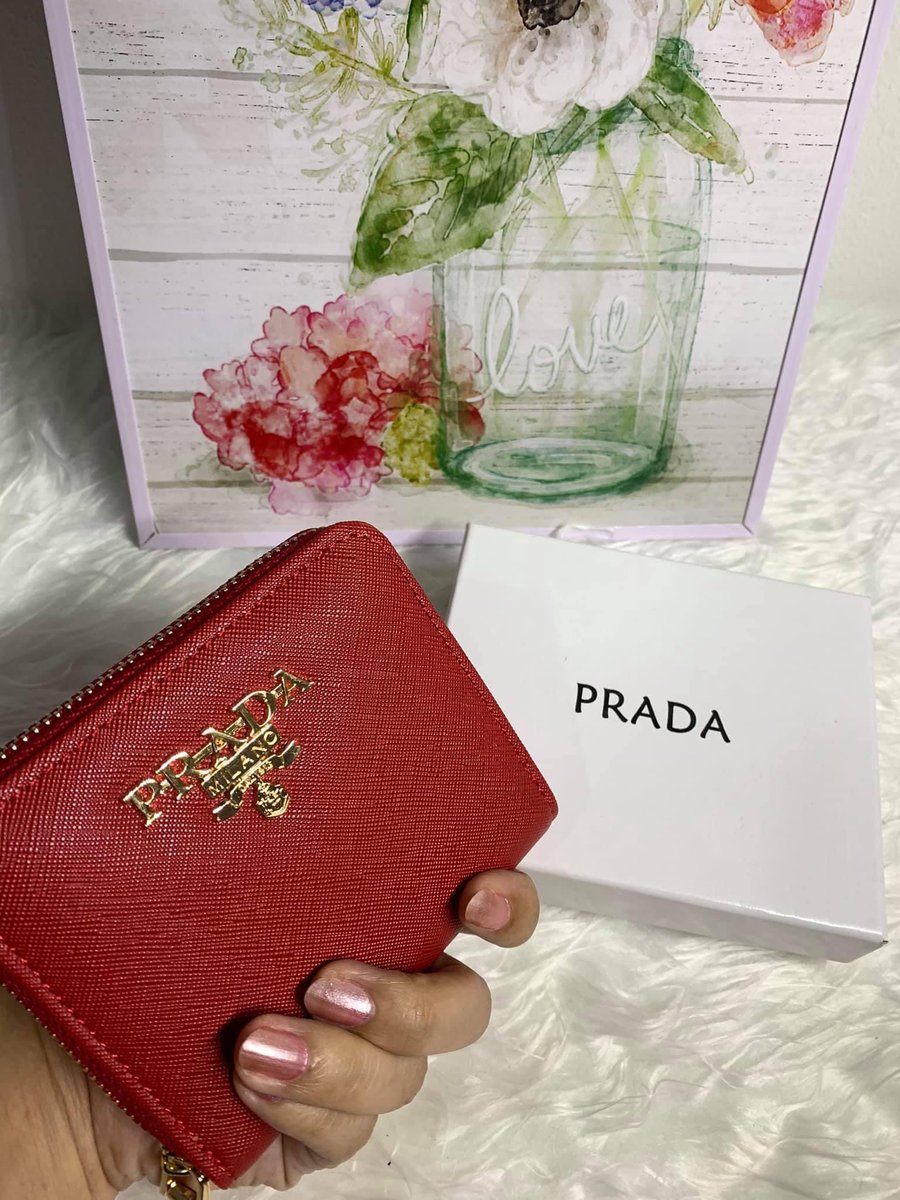 itsjinnieeee's tweet photo. Mixed Wallet Collections ON HAND Ready to Ship. 👜❤️

SMALL WALLET with Top Grade Box

PRICE: P250

MOP: GCash
Ships via: LBC, J&amp;T, Shopee Checkout

If you’re interested, just click on the pictures for details :) 

Comment ‘mine + red/black’ or DM me! https://t.co/43omMzmMpK
