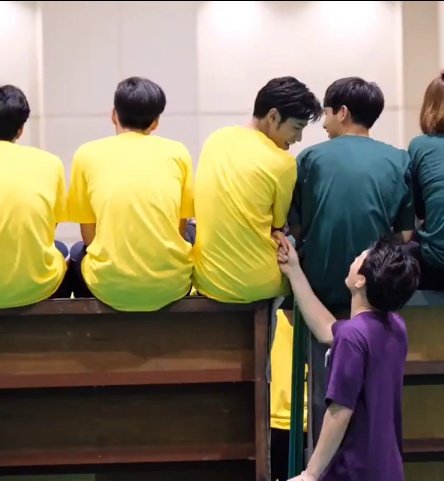 Ako na Emcee: "Calling the attention of Krist Perawat, tama na landi. Bumalik ka na sa iyong ka grupo. Salamat"