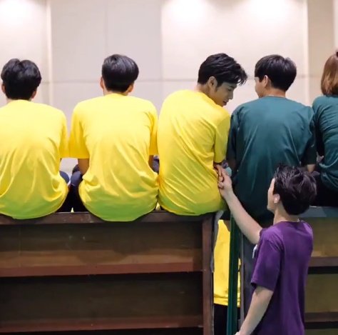 Ako na Emcee: "Calling the attention of Krist Perawat, tama na landi. Bumalik ka na sa iyong ka grupo. Salamat"