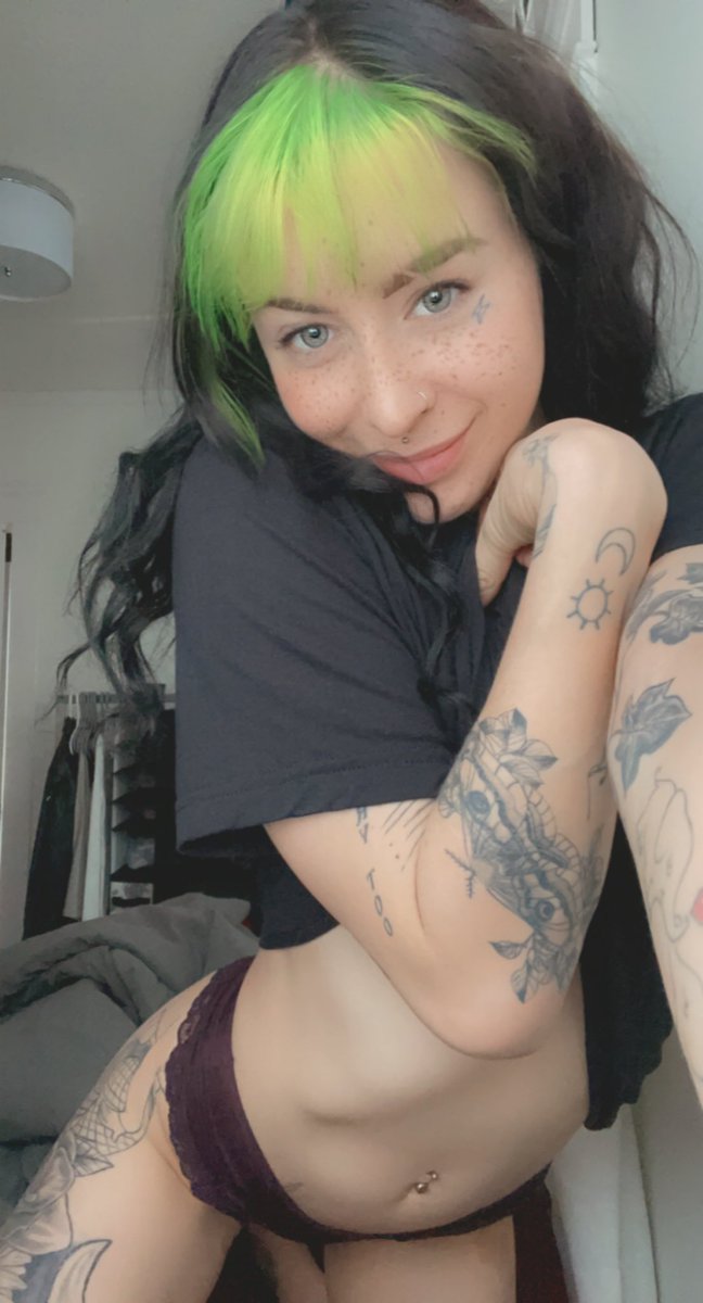 littleivyjewel's tweet photo. Help me get to 2k and I’ll post a topless picture 💋 

Link below for what you can’t see here 😏 https://t.co/wIwu1ldpG2