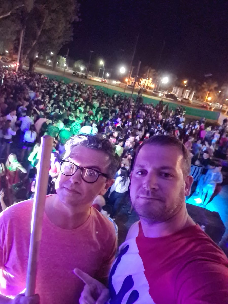 MarioMargarit's tweet photo. Sábado 6. Esas pics que suelen quedar en modo "stand by". De esas noches con madrugada extendida. Urbanas y, no tanto, con distintas personas. Pintó Selfie y aquí van. Buenas compañías. Agradables momentos. Uf! @lulazeng @ManuelaSalto @PauliPieroni @meliaveldanio @EmiRovetto https://t.co/3WHmgAEjYi