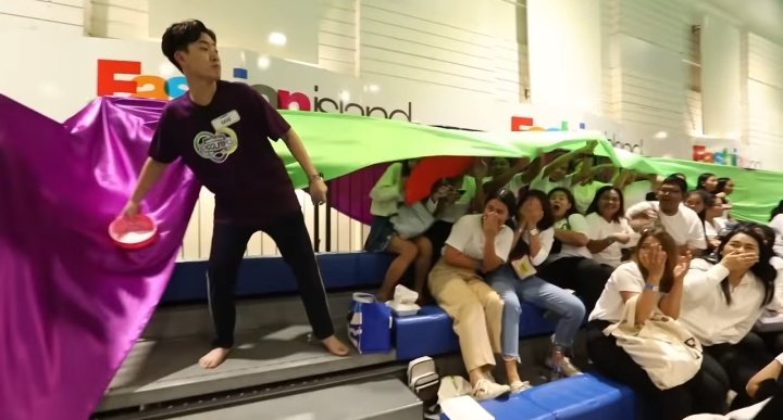 Ano feeling ma ulanan ng harina galing kay jumpol?  Loko naka paa lang siyaaa 