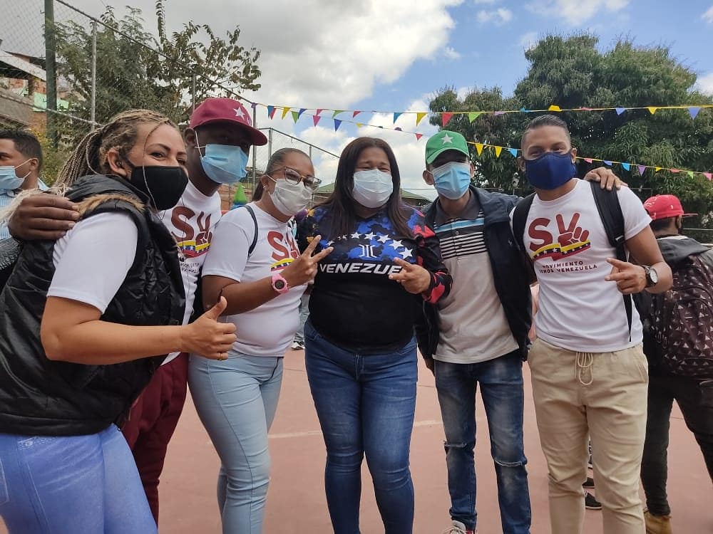 mincomunas_ve's tweet photo. Hoy en la parroquia la Vega del Distrito Capital, se desarrollo una jornada extraordinaria con nuestra Comunera y Ministra de las Comunas @norisherrerar, estuvo acompañada de la nueva generación de Oro de la Patria joven dónde garantizamos el derecho a la vida y amor al prójimo. https://t.co/G8FKyjAvIY