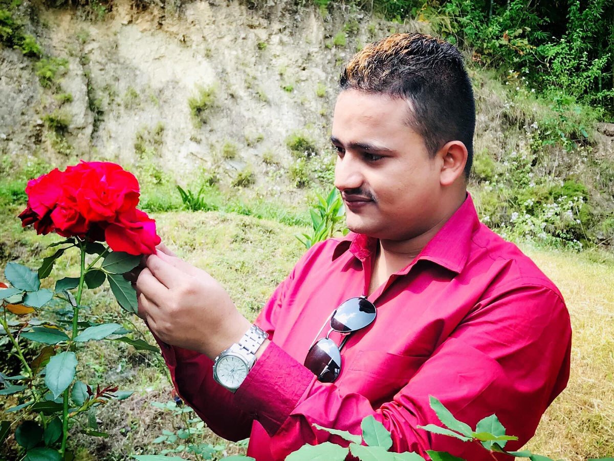 यो गुलाफ त १/२ दिनमा ओइली झर्छ, तर मुस्किले जोडिएका सम्बन्धहरु सदैव बाँचिरहुन् !!! 
#RoseDay2021 #HAPPYROSEDAY