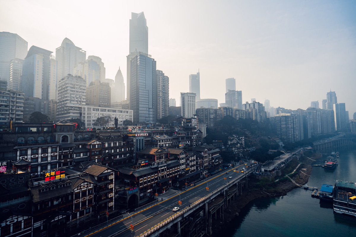 Morning sun and fog, #chongqing slowly awakens ☀️ 

#city #china #photograph #beautiful