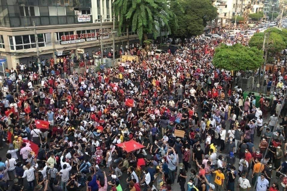 MedInfoMyanmar's tweet photo. Tens of thousands have taken to the streets in Yangon for a second day of protests against the military coup in Myanmar.
#HearTheVoiceOfMyanmar 
#JusticeForMyanmar 
#protestinyangon
#protestinMyanmar https://t.co/i5ImXUQNpv