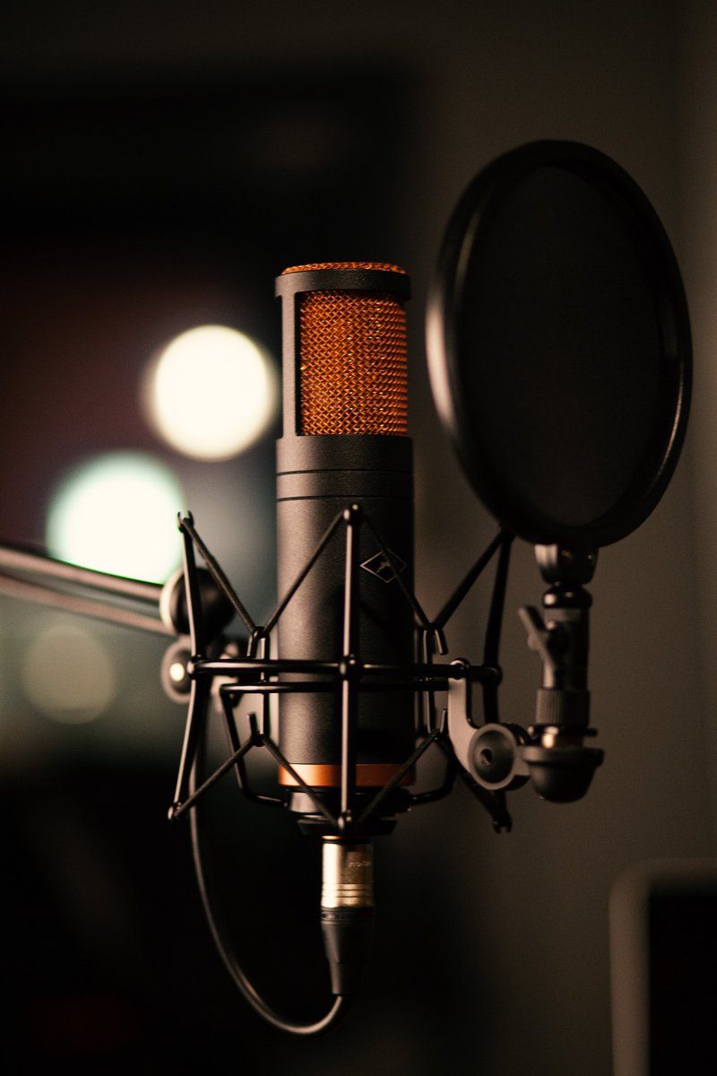 AntelopeAudio's tweet photo. Recording with a modeling microphone is a whole different experience for every artist. Watch a rock session with Adrian Bushby (Muse, Foo Fighters) to learn how the mic emulations and analog-modeled effects shape the sound: https://t.co/K9wUWJO4Vw
#antelopeaudio #modelingmic https://t.co/d1uXowiOde