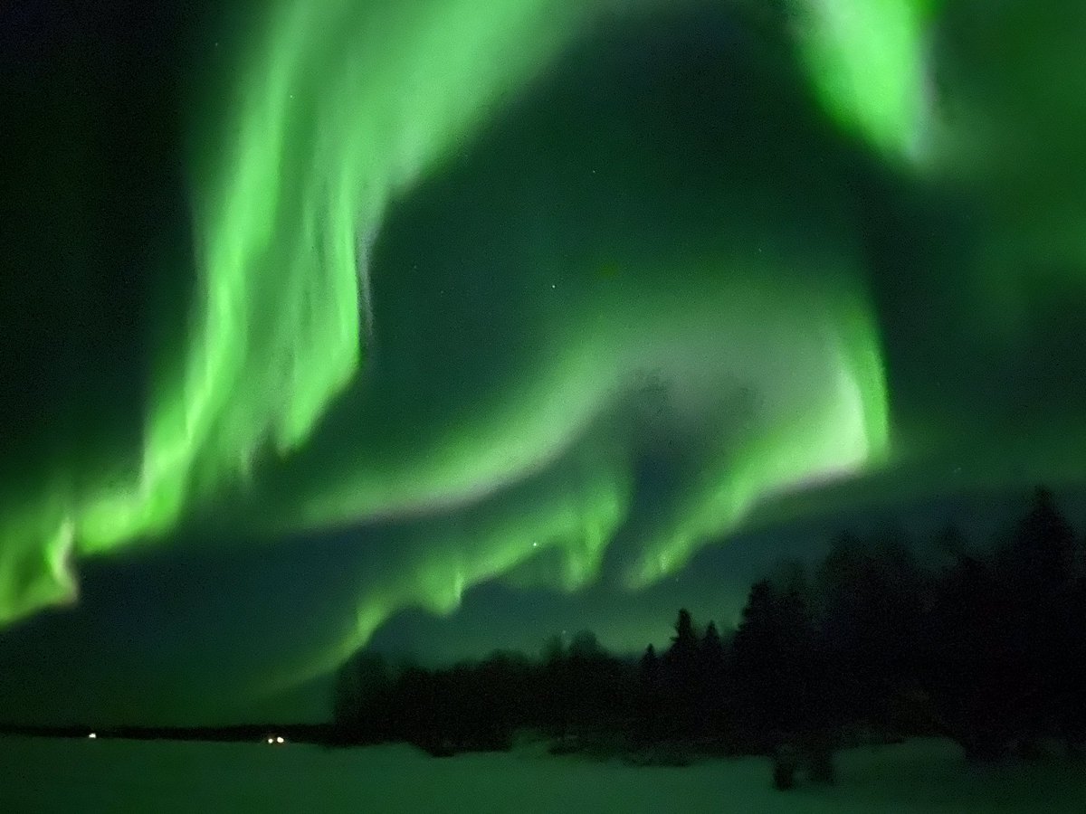 CortyQuinn's tweet photo. Lost in a Moment 💫 
#NorthernLights https://t.co/VRwsjmwl3K
