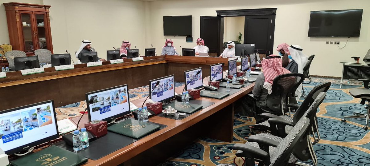 حضر الاجتماع نائب رئيس المجلس ا. خالد المنصور وعضو المجلس سالم المطيري و م.زيد الحربي و د. عبدالعزيز المشيقح. وامين المجلس ومن جمعية المهندسين م. هاني الضويان. م. عبدالرحمن ابالخيل م. عادل الرشيدي