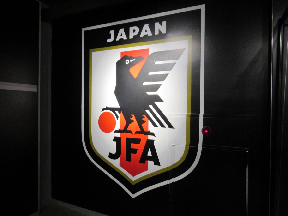 日本サッカーミュージアム 地下2階展示ゾーンの撮影ポイント Jfaエンブレム前 Fifaワールドカップトロフィー レプリカ ぜひどうぞ Facebook更新しました T Co Lbleix4hse