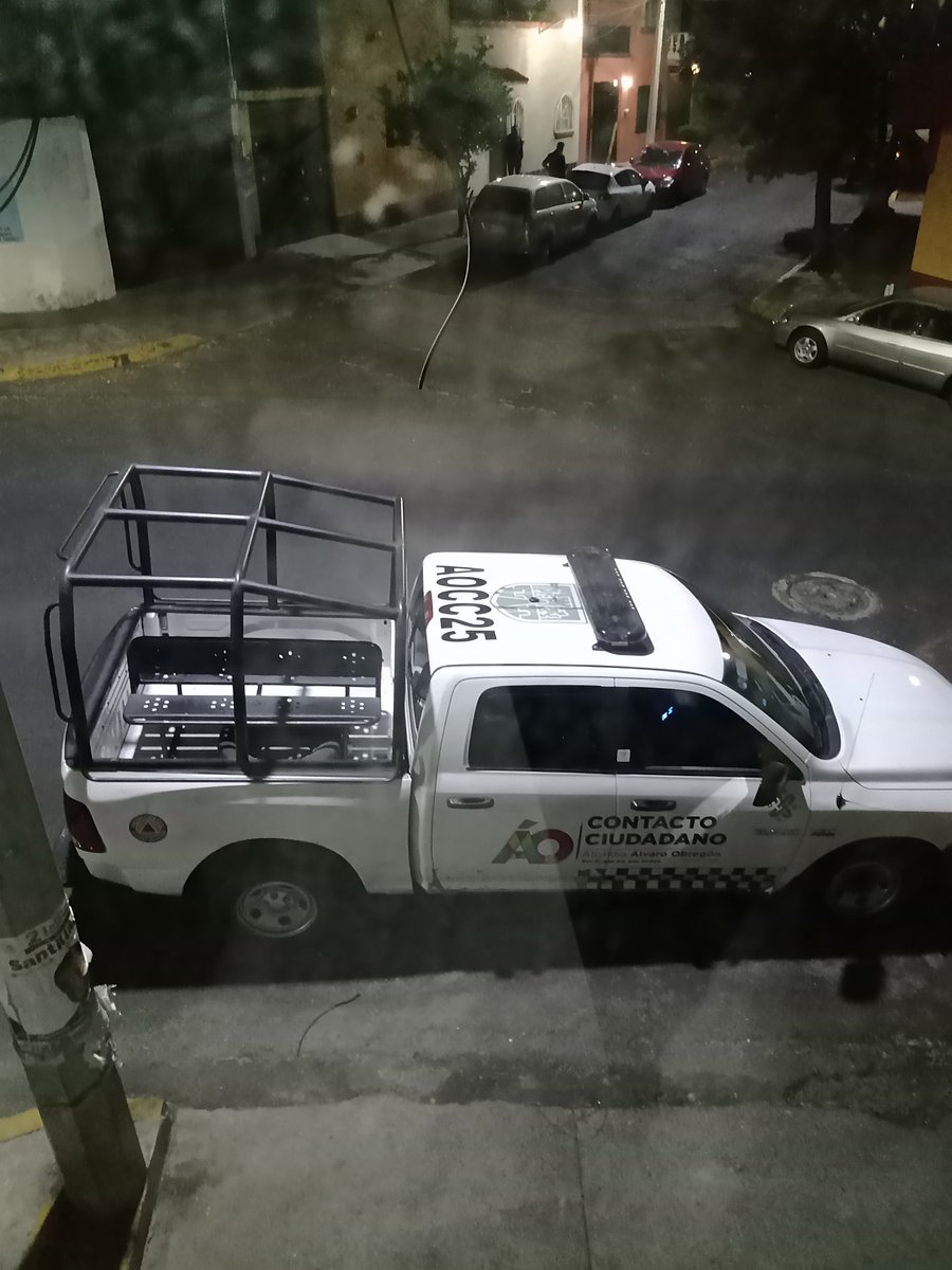 loregb's tweet photo. De verdad es necesario para resguardar un inmueble que tengan que tocar su sirena más de una vez a la 1 am, para que salga el oficial? No tienen otro medio de comunicación que no moleste a la ciudadanía? @AlcaldiaAO. Meses soportando la sirena en la madrugada #tantitamadre https://t.co/ENu9CERazK