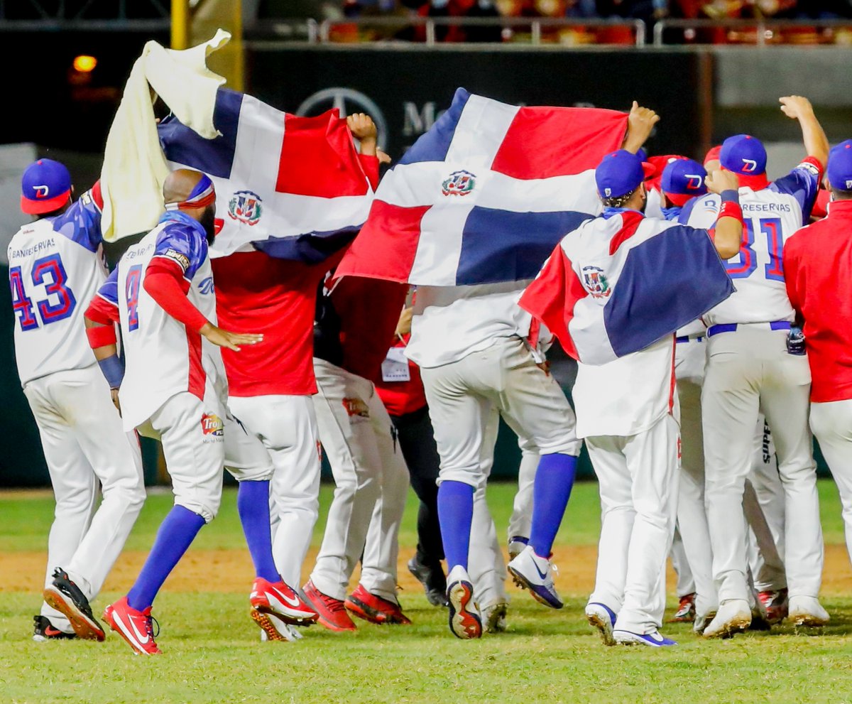 Tras vencer 4-1 a Puerto Rico en la final, República Dominicana se convirtió en el campeón invicto numero 15 en la historia de la #SerieDelCaribe, y el segundo desde que se instauró el juego final en 2013 (Venados de #Mazatlán - 2016). #aguilascibaeñas #CriollosdeCaguas