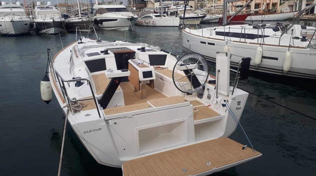 racenautica's tweet photo. #DufourYachts 360 al centro di varo! ⛵
Un'altro cliente felice... 💪
.
.
#RaceNautica #Dufour360 #Clientela #InstinctiveSailing #AmareIlMare https://t.co/OG8PydKclv