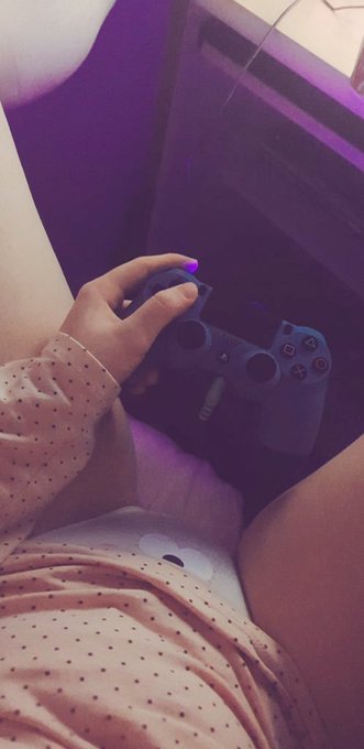 Not new to NSFW twitter but had to update~ Retweet is appreciated :3  🌸 22 (mdni) 🌸 she/her  🌸 sub/switch 🌸<a href="/tag/nsfw"class="tags"><span>#nsfw</span></a>