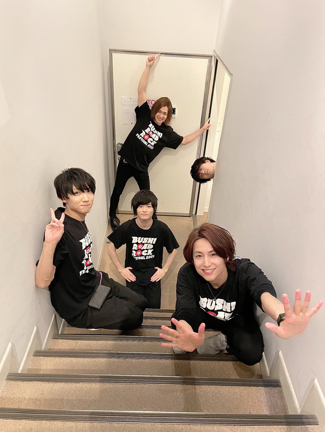 真野拓実 本日は Gyroaxiaずっと練習中 ご視聴いただきありがとうございました 1部2部ともお楽しみいただけましたでしょうか 普段のゆるい姿をお見せしましたが 次はバチバチに決めたgyroaxiaの姿をお届けしたい ギター練習頑張ります トレンド2 真野拓実 本日は Gyroaxiaずっと練習中 ご視聴いただきありがとうございました 1部2部ともお楽しみいただけましたでしょうか 普段のゆるい姿をお見せしましたが 次はバチバチに決めたgyroaxiaの姿をお届けしたい ギター練習頑張ります トレンド2