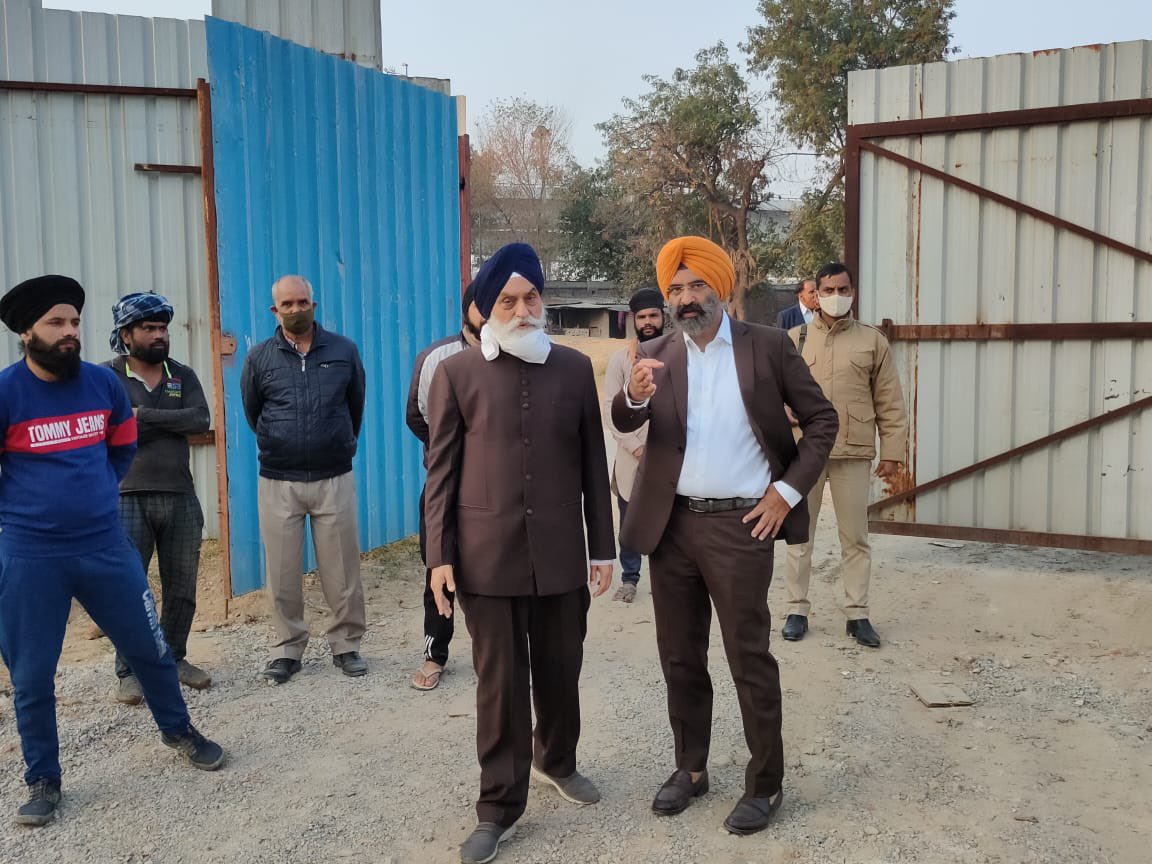 mssirsa's tweet photo. Good News for Sangat: MRI RF Cabin has been completed at Guru Harkrishan Polyclinic at Gurdwara Sri Bangla Sahib
DSGMC team visited the hospital to take stock of arrangements. We are committed to provide ‘cheapest’ diagnostics centre to the poor and needy in the heart of Delhi. https://t.co/HRXJgtmMOv