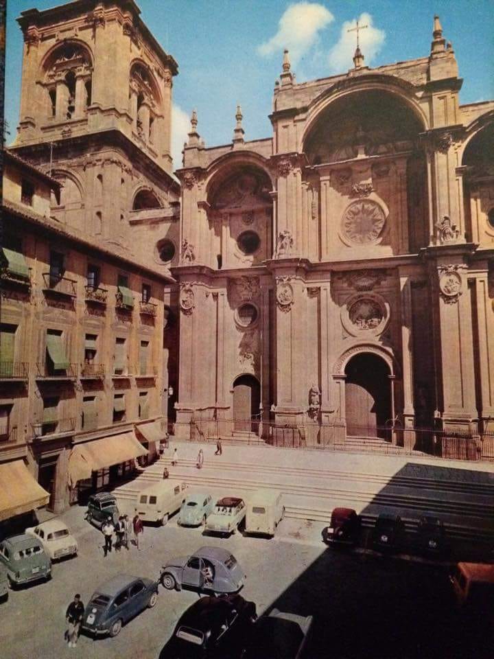 Plaza de las Pasiegas - 1960 #PlanesGranada

Vía: Francisco Fregeral.

#Granada