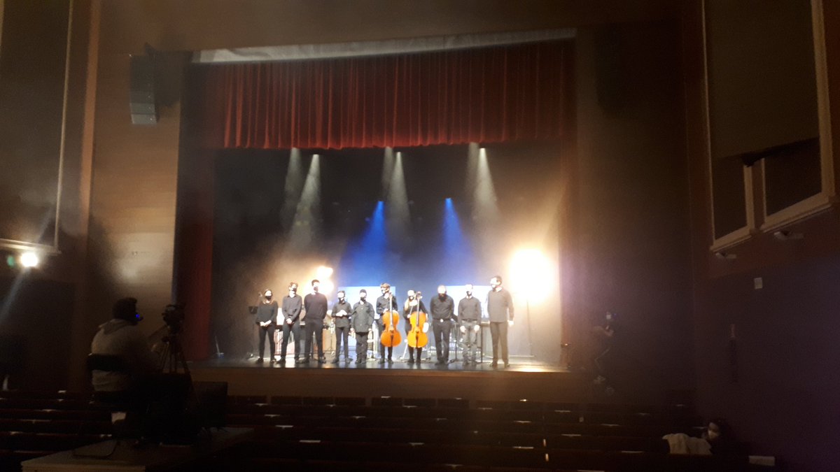 Jan_Borrell's tweet photo. Felicitats @suamontinyent per haver-nos amenitzat el matí amb un gran conert que hem gaudit des de casa🎶🎵 Un repertori molt actual amb versions de cançons que tots coneixem.. felicitats! #OntiFEST #Música #Laculturanopara https://t.co/2NFzIWWNap