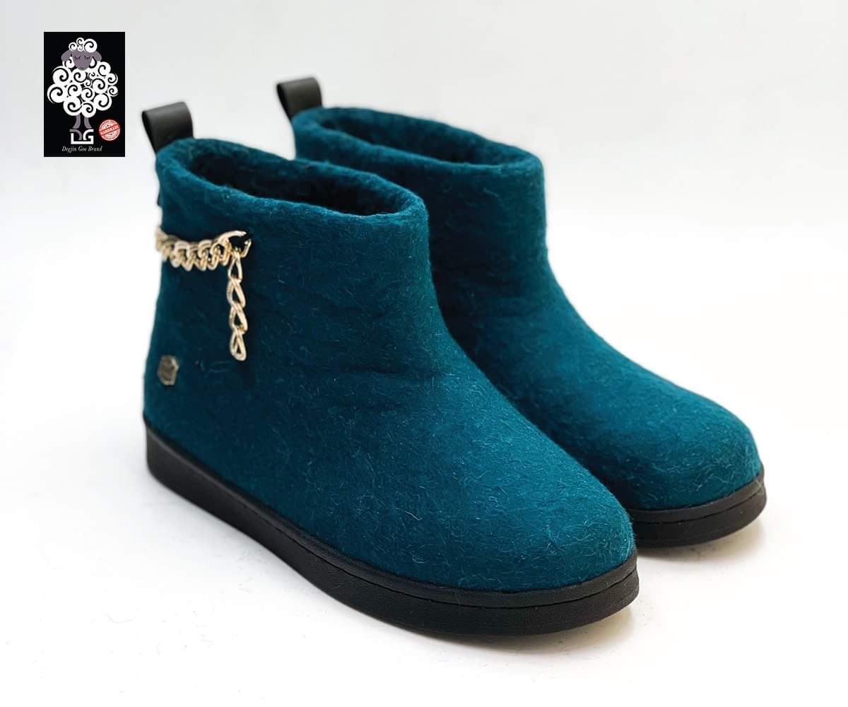 Эсгийг зөвхөн гэрт өмсдөг гэж харалгүй, өдөр тутмын хэрэглээгээ болгоорой 🤗