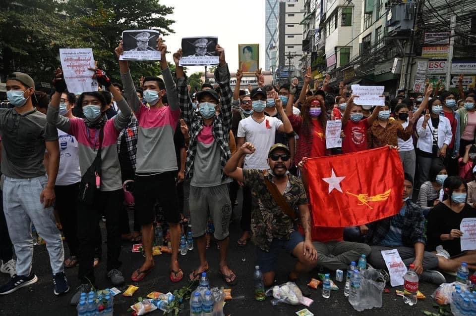 myatnoeaye_'s tweet photo. Civil disobedience campaigns have spreaded across the country, with health professionals being at the forefront of it. Myanmar civilians are fighting peacefully for the end to military dictatorship once and for all. We are all fighting peacefully for democracy.
#JusticeForMyanmar https://t.co/c5RV8DaJ7s