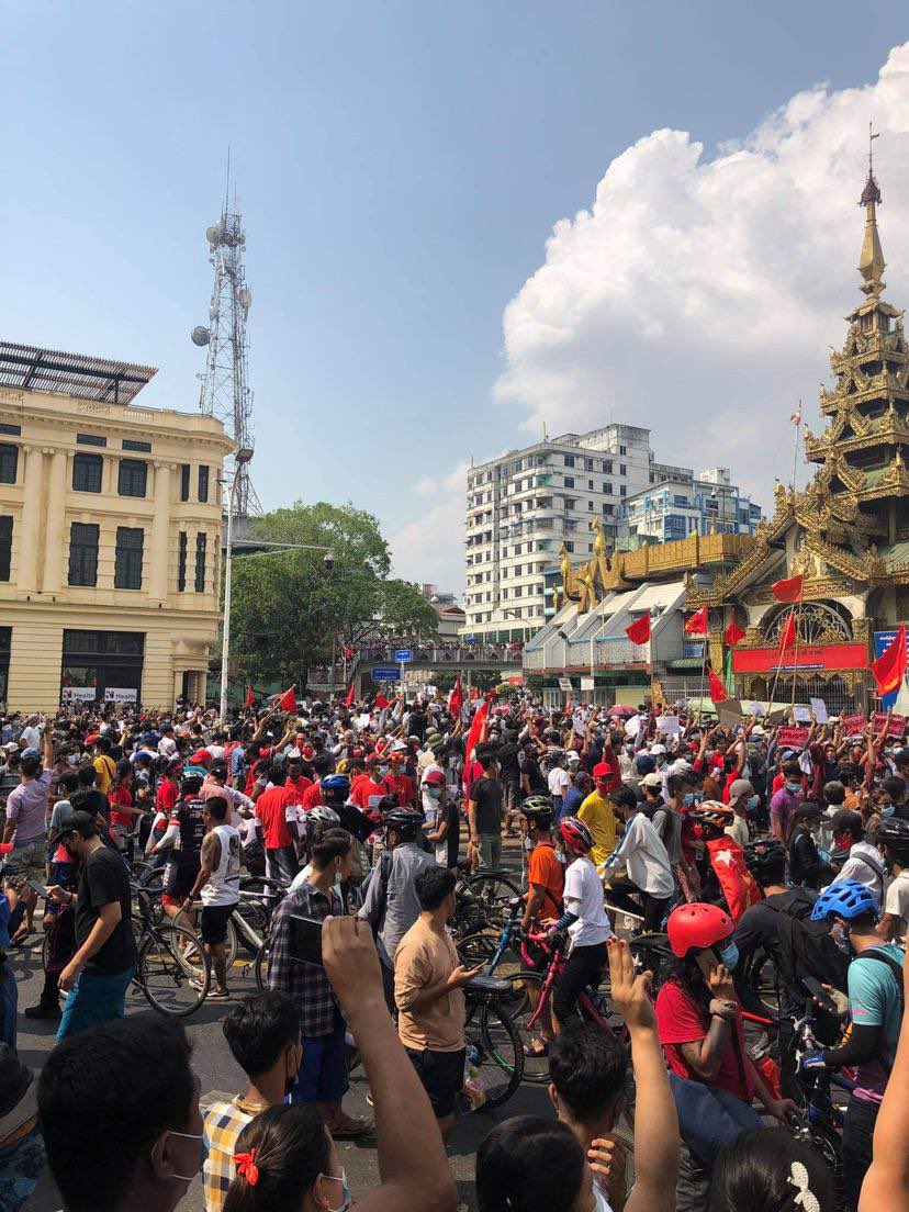 BAPdiarymyanmar's tweet photo. #whatishappeninmyanmar 
#Coup7Feb 
#FightforDemocracy In the downtown area of yangon . https://t.co/r2JwI6uiOm