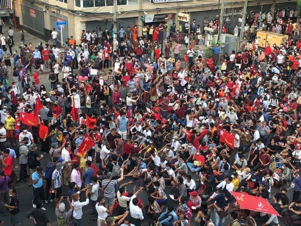 GLANBEATZ's tweet photo. Photos from Sule Yangon #SaveMyanmar #HearTheVoiceOfMyanmar #rejectmilitarycoupmyanmar https://t.co/NUQGrigydb