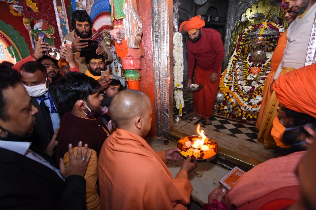 DharmarthKarya's tweet photo. माननीय मुख्यमंत्री योगी आदित्यनाथ जी ने आज अयोध्या में श्री रामलला व हनुमान गढ़ी में बजरंगबली के दर्शन-पूजन कर सभी प्रदेशवासियों के स्वस्थ जीवन हेतु प्रार्थना की।
#Ayodhya #RamJanmbhoomi #GangaAarti #SriRam #KnowyourUP https://t.co/M0GmysHE8Y