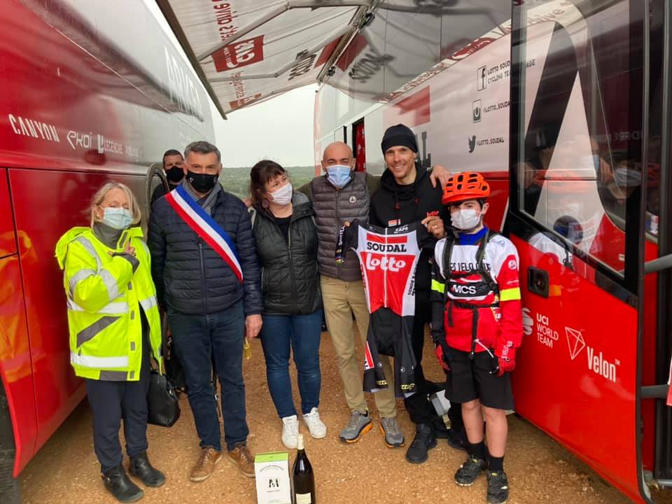 Philippe Gilbert (@philippegilbert) on Twitter photo Heureux d’avoir revu notre champion Didier Navarro en présence du maire de St-Maximin, Henri Arqué. Je suis sûr que ma tenue de l'étape <a href="/Etoile_Besseges/">Etoile de Bessèges - Tour du Gard</a> d'hier rapportera une belle somme pour L’Association Action Aidant Handicap
Merci pour l’accueil & pour les produits locaux ! Heureux d’avoir revu notre champion Didier Navarro en présence du maire de St-Maximin, Henri Arqué. Je suis sûr que ma tenue de l'étape <a href="/Etoile_Besseges/">Etoile de Bessèges - Tour du Gard</a> d'hier rapportera une belle somme pour L’Association Action Aidant Handicap
Merci pour l’accueil & pour les produits locaux !