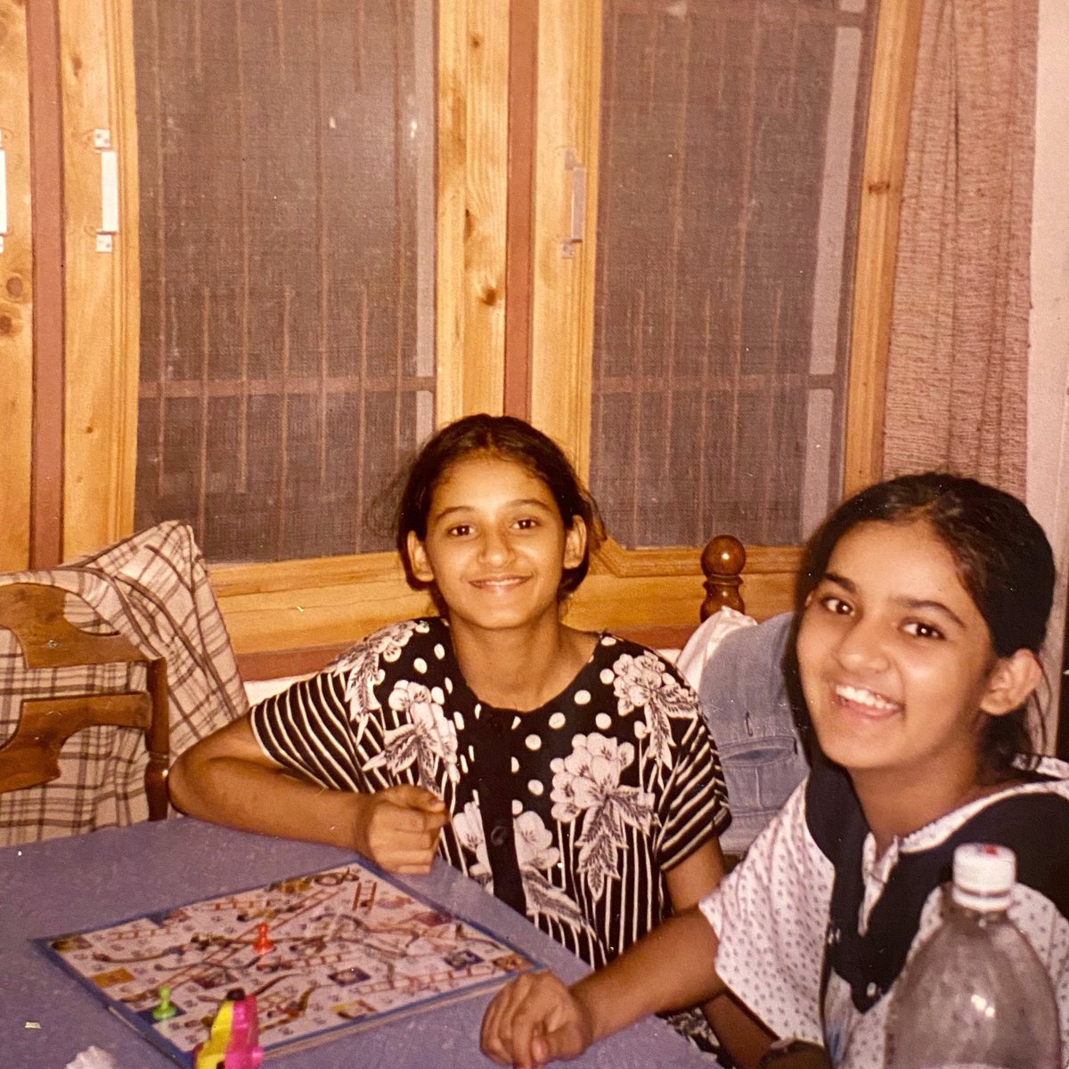 MohanShakti's tweet image. Golu Chiku playing 
Saanp Seedhi 🐍🎲 
Good old magical days growing up with my lil one🌻 @thisIsMukti 

Did you ever play #snakeandladder ?
#sunday #familytime