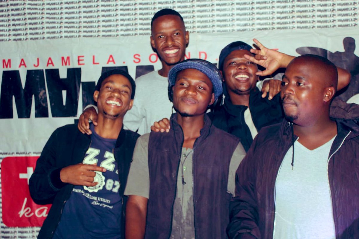 MajamelaEntert1's tweet photo. #WetSessions #GoodVibezOnly #GoodMusiq #GoodFriends #GodSpeed https://t.co/zIGIaxOCCZ