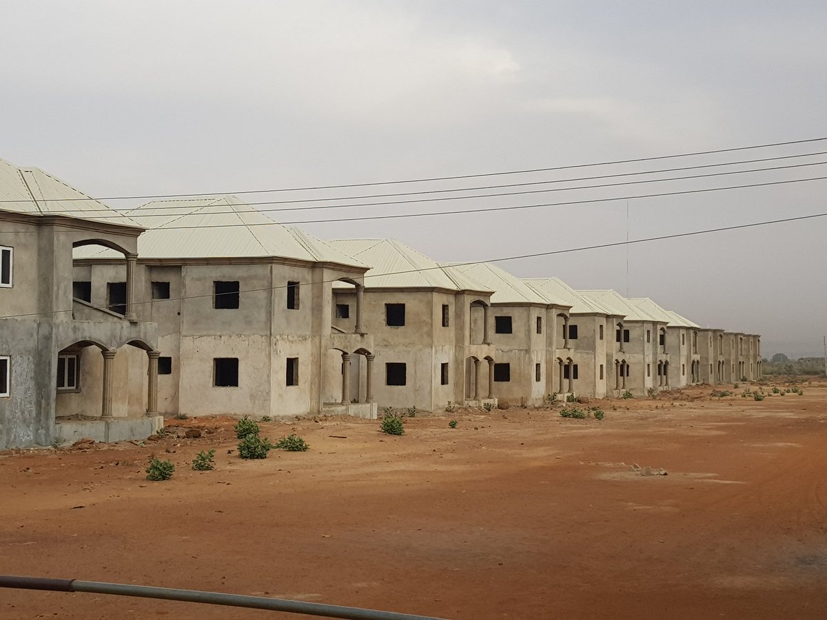 AWT_Agenda's tweet image. #SokotoAProjectADay 

Ongoing construction of a 500-unit estate housing at Gidan Salanke area in Sokoto metropolis. 

#TambuwalisWorking