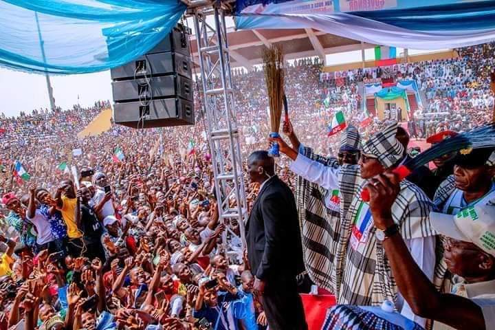 MalaTujjani73's tweet photo. #2YearsMemory.
President @MBuhari attends Campaign Rally in Taraba State on 7th Feb 2019, PHOTOS:📸 @BayoOmoboriowo https://t.co/TQyP6QkMqg